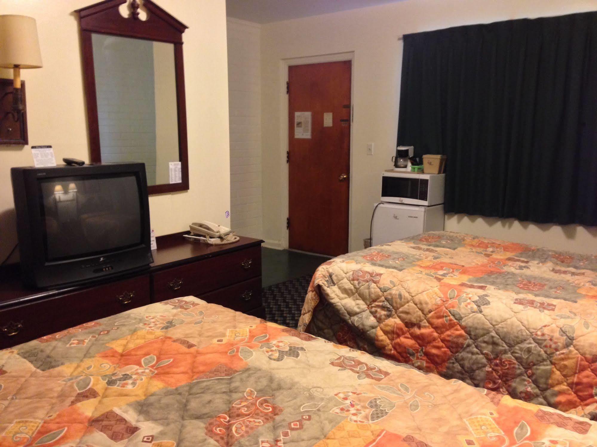 Villa Rosa Motel Painesville Екстер'єр фото
